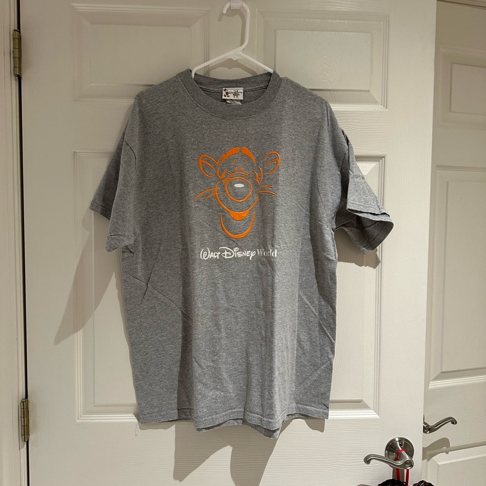 Vintage Disney World Tigger Vinyl Shirt in Gray